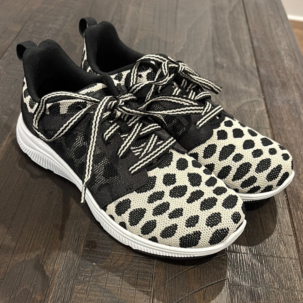 Women’s Avia Tennis Shoe Sneakers Animal Print  Dots Cream and Black Memory Foam
